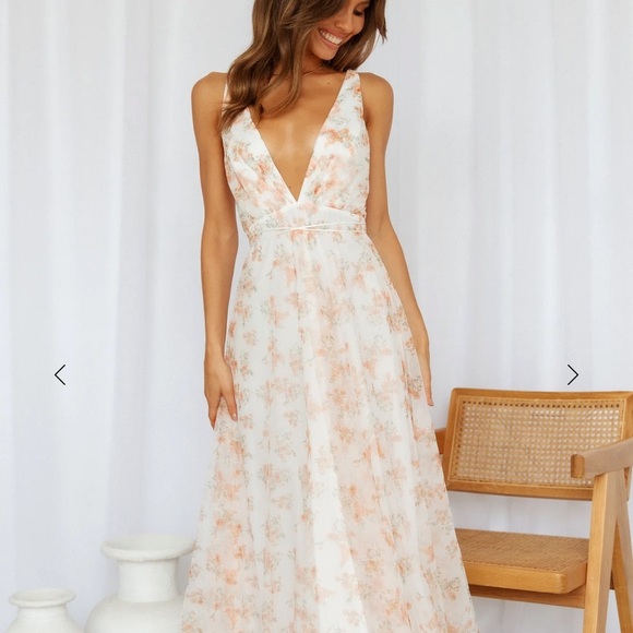 Elegant Floral V-Neck Maxi Dress - Backless - Picture 2 of 8